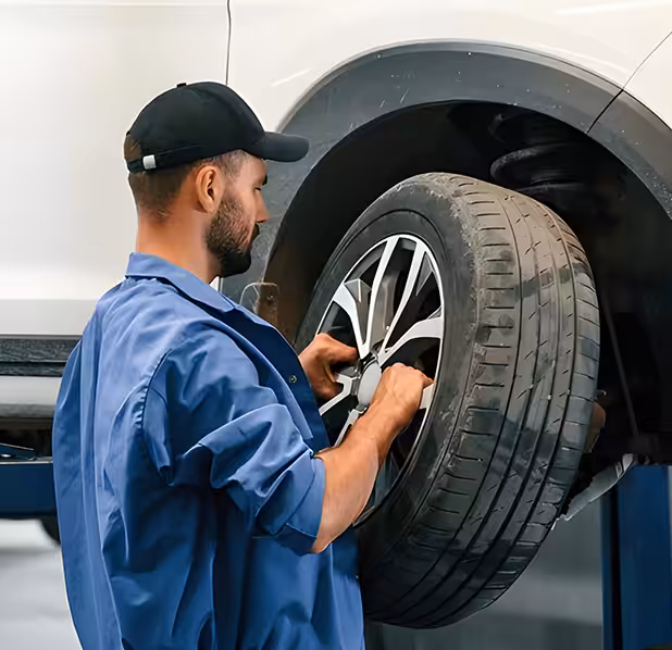 Professional tire fitting in Switzerland – SwissCarMarket workshop Illnau-Effretikon